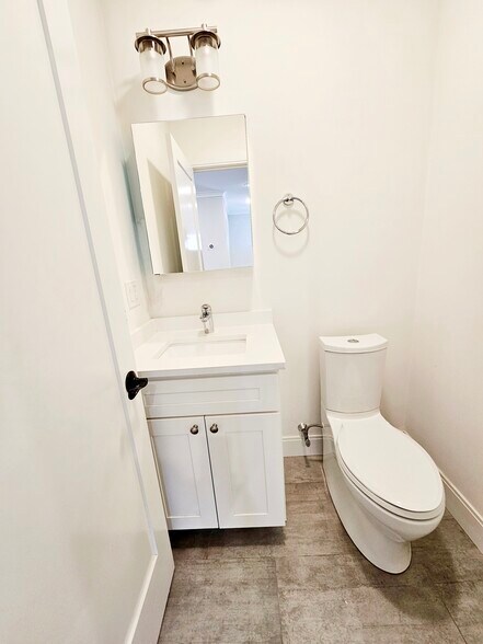 Building Photo - 79 Linden St