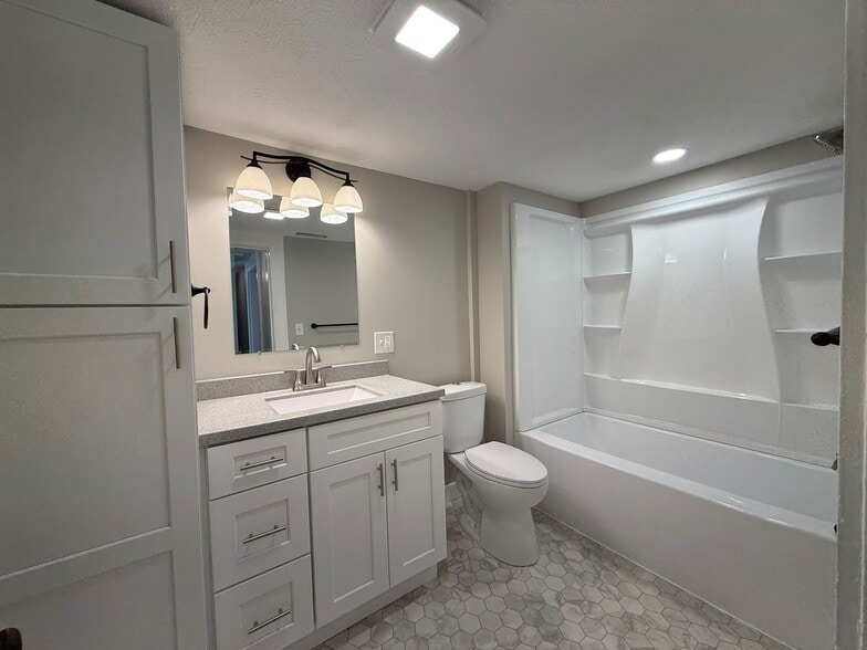 Bathroom - 8 Beveridge St