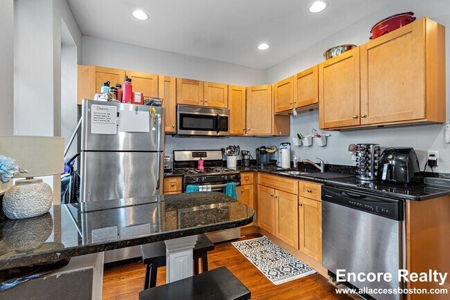 Building Photo - 16 Sewall St