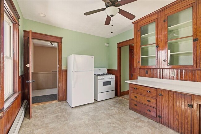 Building Photo - 984 York Ave