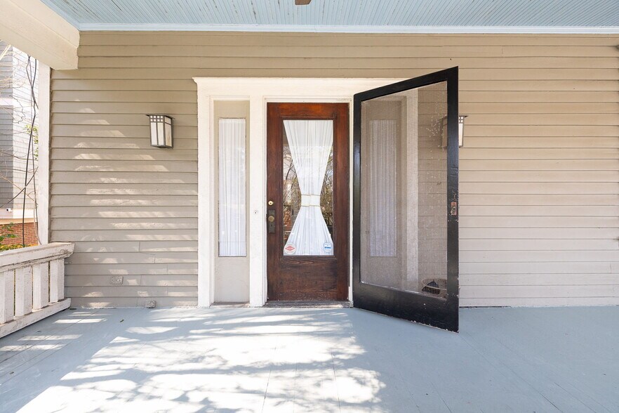 Building Photo - 300 Oxford Pl NE