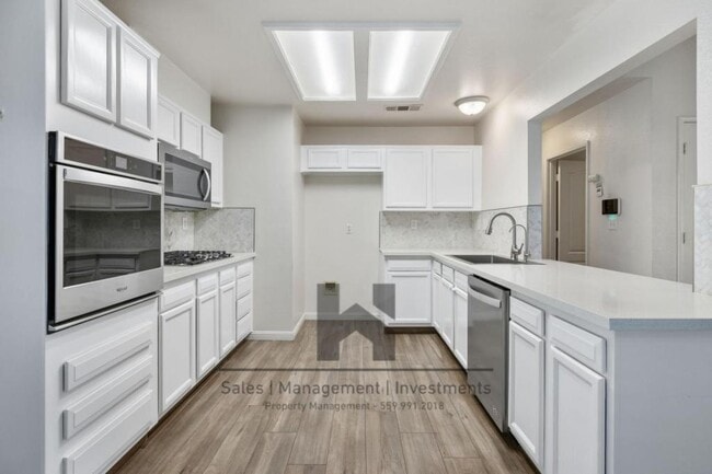 Building Photo - 2651 Elsinore St