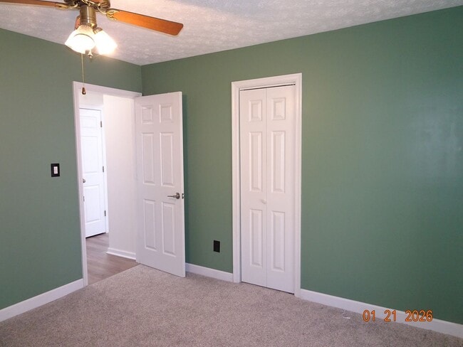 Building Photo - 4 bedrooms 2.5 bathrooms Single Family Home for Rent