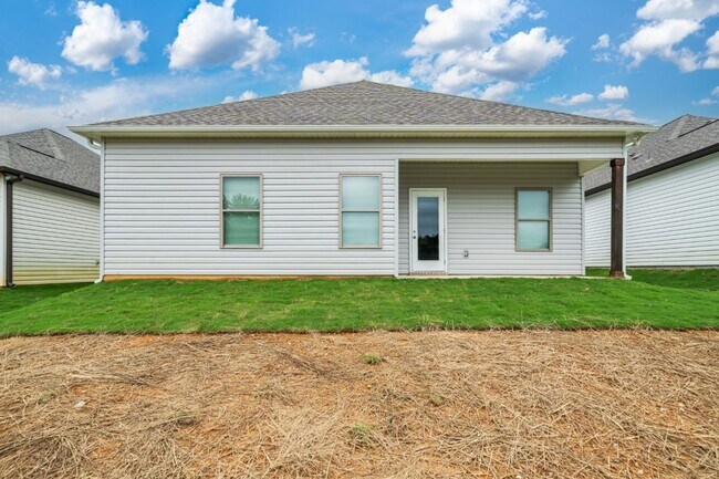 Building Photo - Gorgeous 3BR Home – Fresh Renovation with Appliances Included!