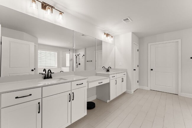 Building Photo - Stunning 6-Bed, 5-Bath home in Hudson Cove!