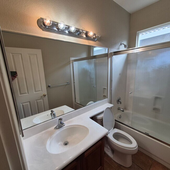 Building Photo - Excellent single story floor plan, nice area of Elk Grove