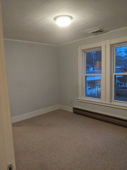 Building Photo - 701 Main St