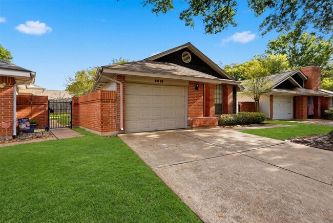 Building Photo - 8518 Pool Creek Dr