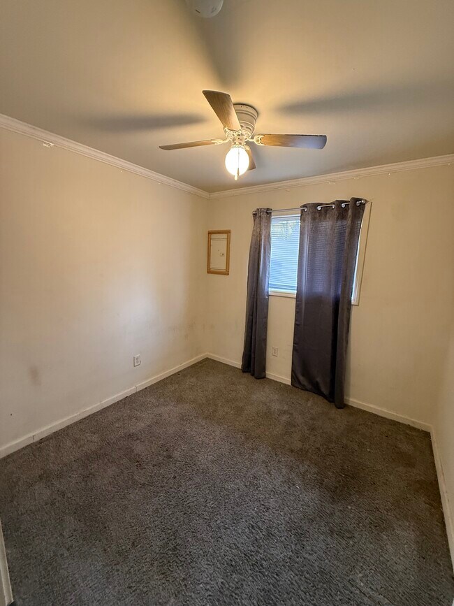 Building Photo - 2112 14th Ave N