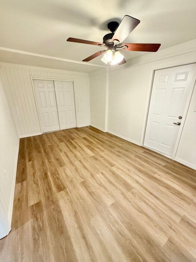 Building Photo - 122 E Hibiscus Dr