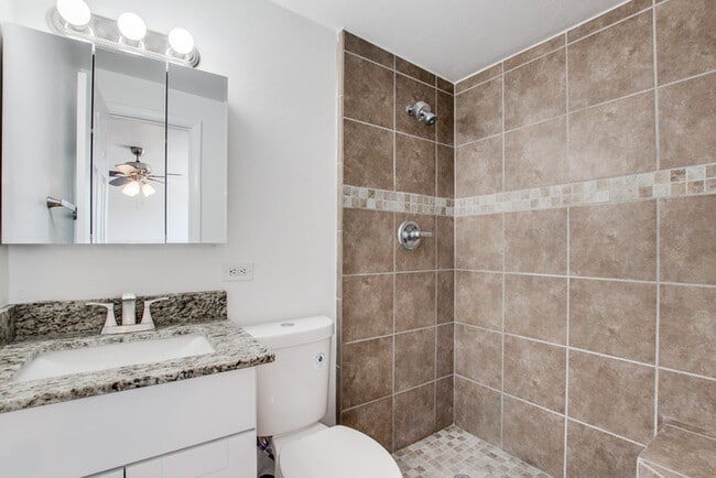 Building Photo - FOR RENT