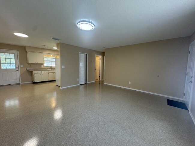 Building Photo - 5222 Bogdonoff Dr