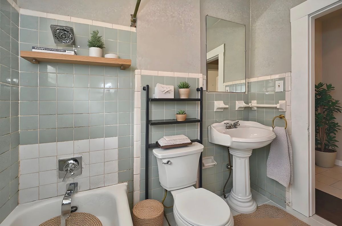 Building Photo - 525 53rd St Ens