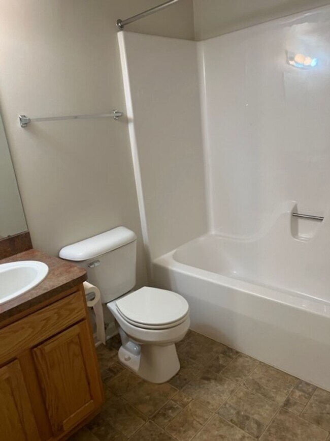 Building Photo - 3087 Promenade Cir