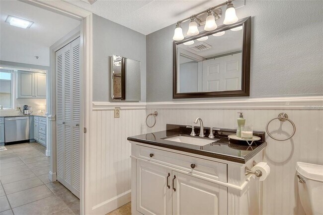 Building Photo - 1065 Gulf of Mexico Dr