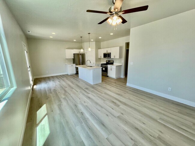 Building Photo - 632 Elmbrook Dr