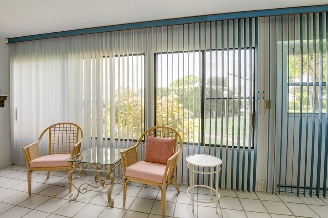 Building Photo - 3154 Via Poinciana