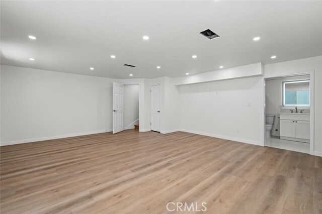 Building Photo - 925 Manhattan Ave