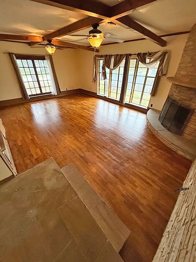 Building Photo - Great 3 Bdrm 1 Bath Home in Sanger Tx