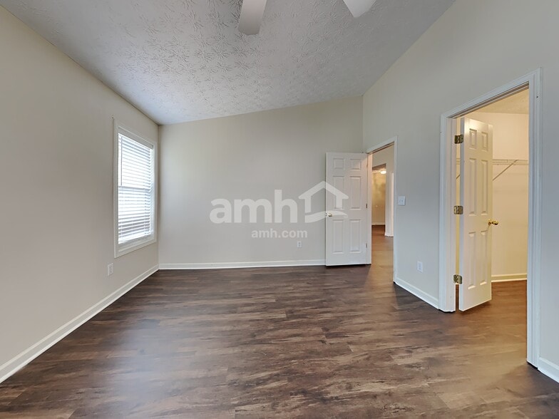 Building Photo - 1552 Armende Cir