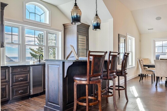 Building Photo - 400 17th St S