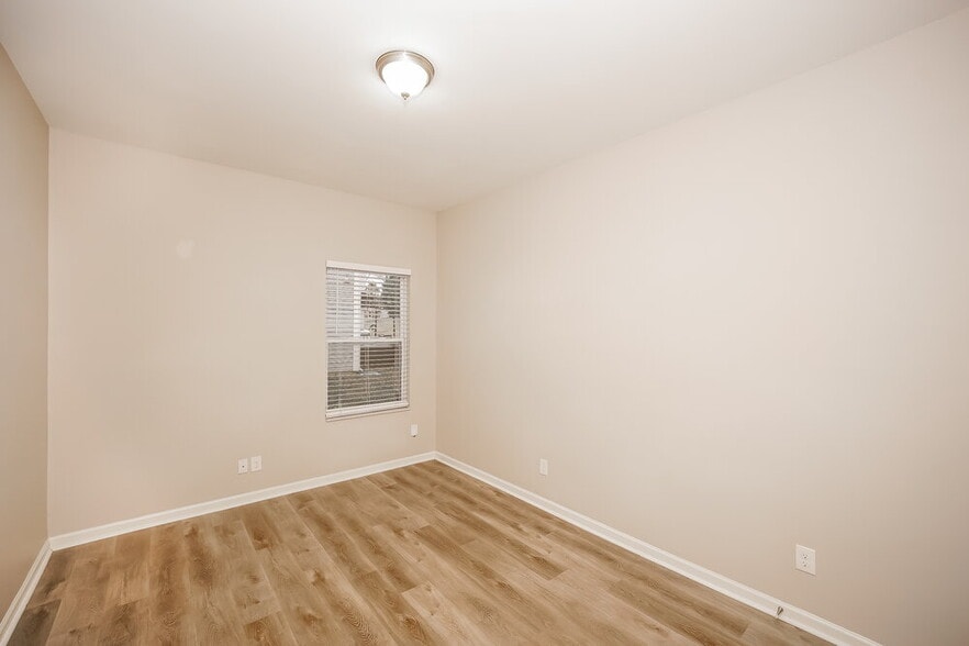 Building Photo - 257 Ranlo Ave