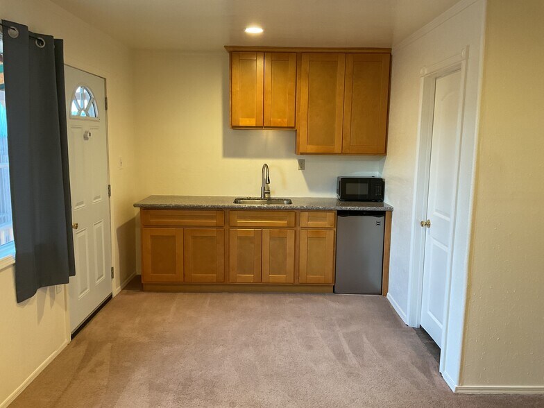 Building Photo - 2633 Bal Harbor Ln
