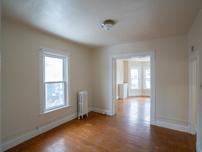 Building Photo - 431 Morris St