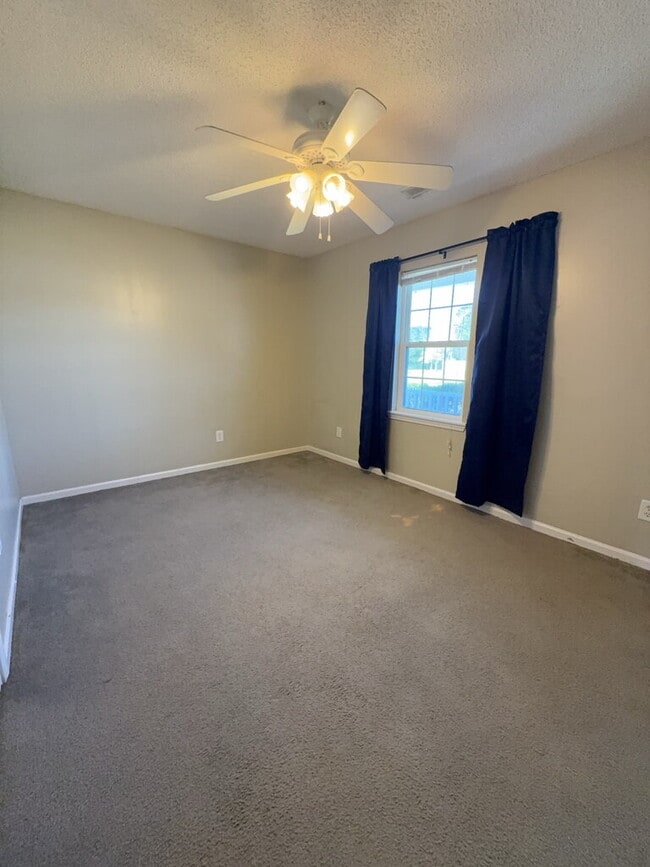 Building Photo - Nice 3 Bedroom, 2 Bath Home in Hubert