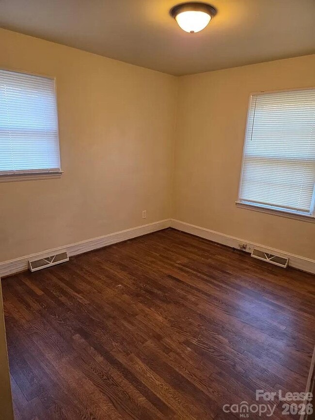 Building Photo - 4520 Holbrook Dr