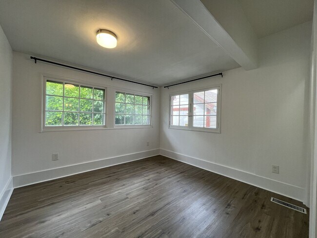 Building Photo - Character-Filled 2-Bedroom Home with Vintage Charm & Bright Living Spaces