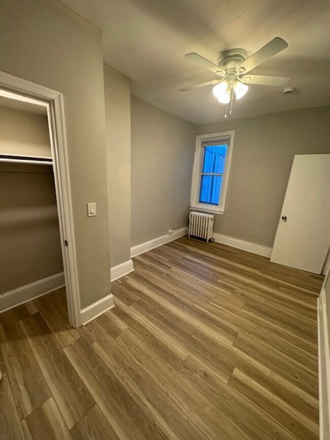 Building Photo - Looking for spacious house check this one out.