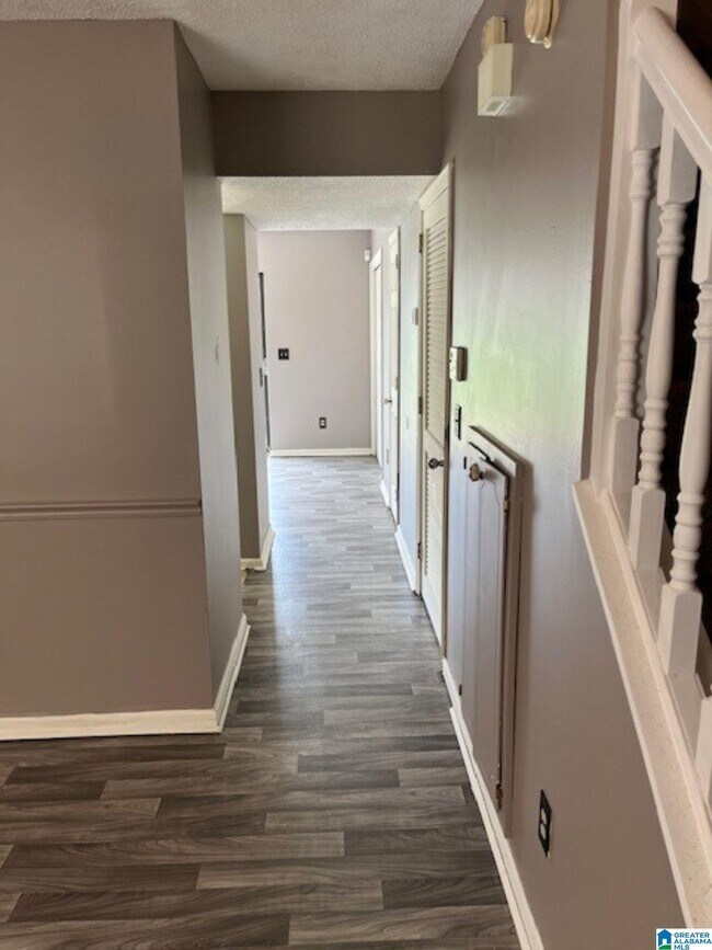 Building Photo - 2554 Hampstead Dr