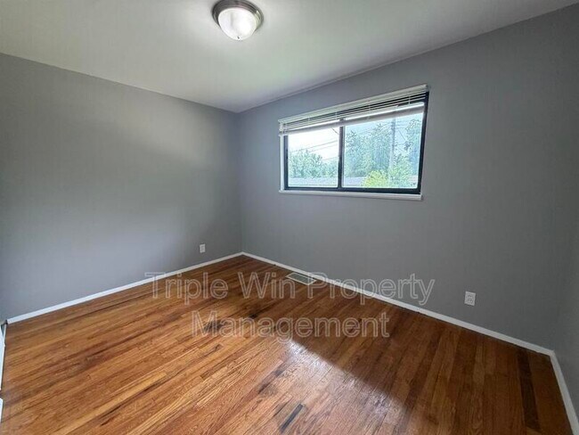 Building Photo - 10319 Varnum Dr