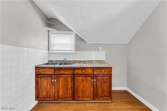 Building Photo - 15102 Edgewood Ave