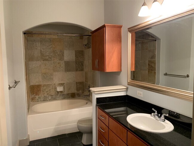 Building Photo - 1901 Post Oak Blvd