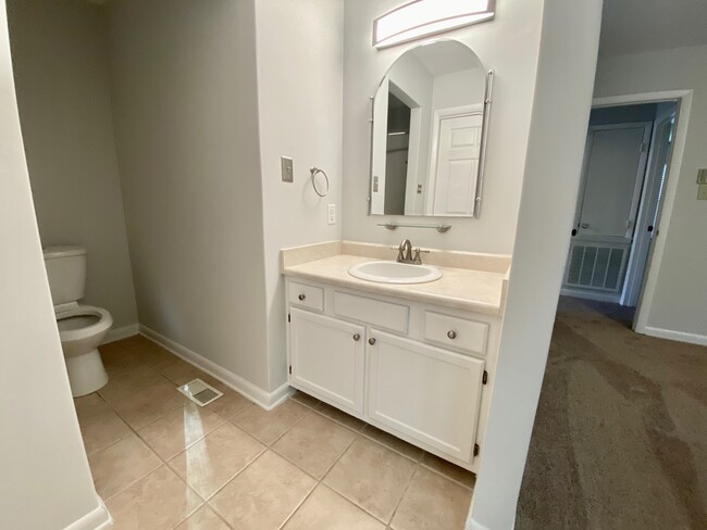 Building Photo - 5805 Dockridge Ct