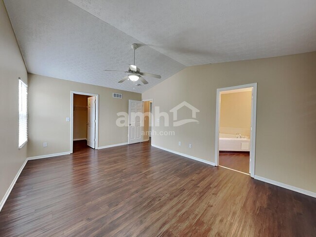 Building Photo - 512 Longview St