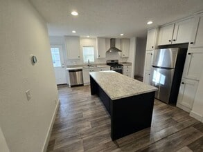 Building Photo - 142 Terri Ln