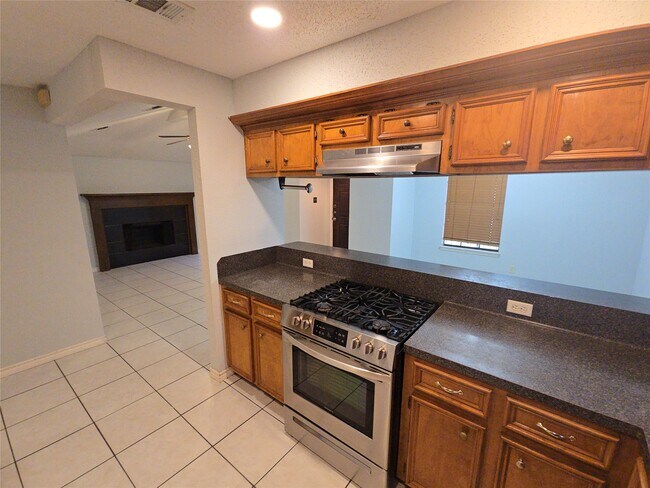 Building Photo - 13806 Long Glen Dr