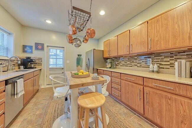 Building Photo - 3306 Fait Ave