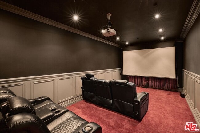 Building Photo - 614 N Palm Dr