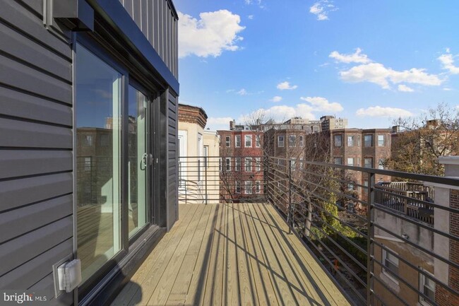 Building Photo - 919 N 15th St