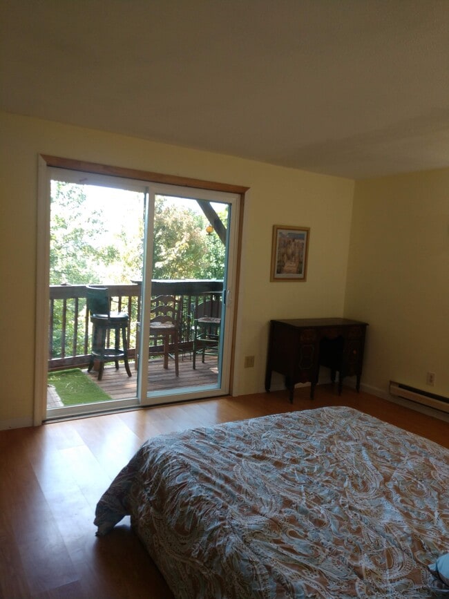 Master Bedroom - 104 Greenwood Ln