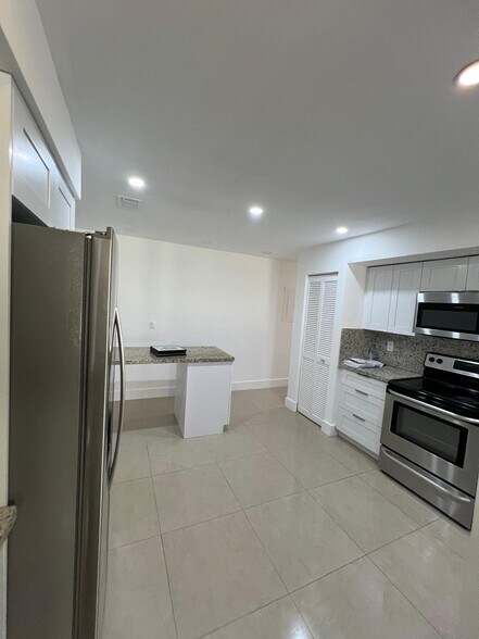 Building Photo - 1060 SW 111th Way