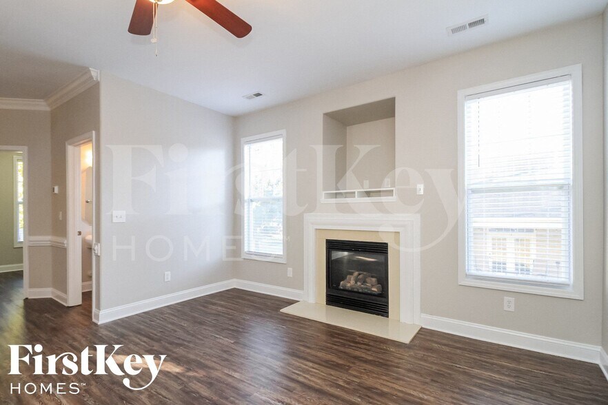 Building Photo - 221 Bridgewater Dr