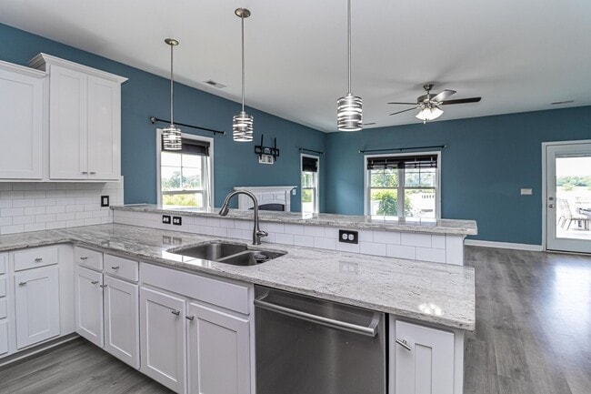 Building Photo - SPACIOUS Newer Construction Home in Pikevi...