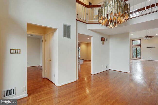 Building Photo - 9801 Clydesdale St