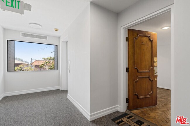 Building Photo - 1250 Amherst Ave