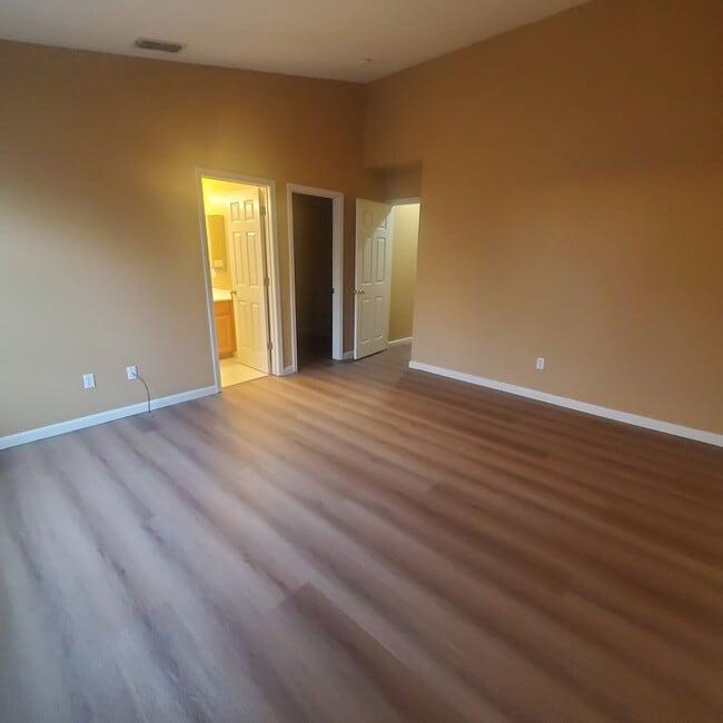 Building Photo - Single Story 3/2 with Great Open Floorplan in Brentwood